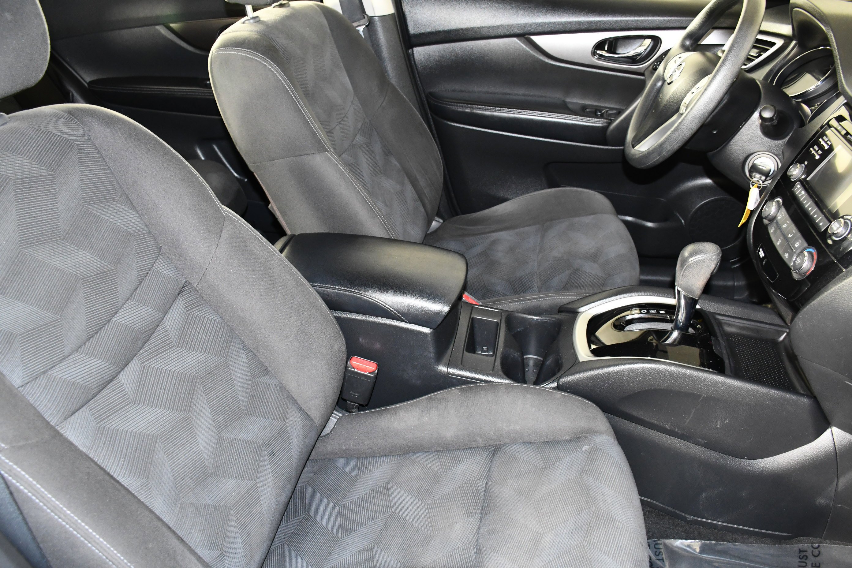 Used 2015 Glacier White Nissan S image 40