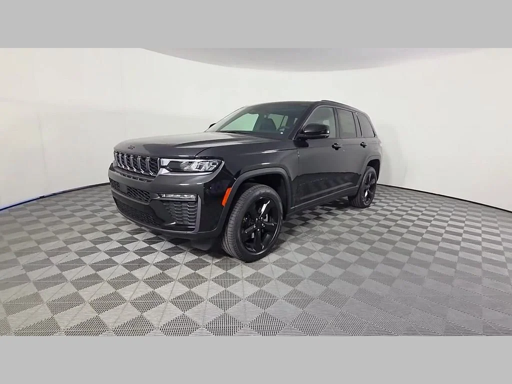 New 2026 Diamond Black Crystal Pearl-Coat Exterior Paint Jeep Limited image 34