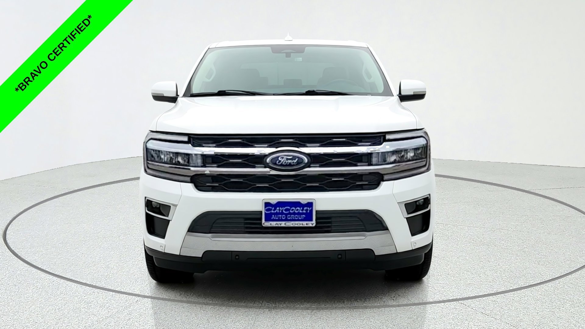 Used 2022  Ford Limited image 2