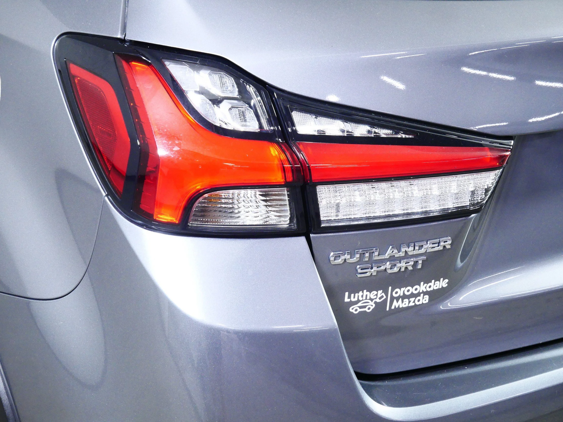 Used 2025 Mercury Gray Metallic Mitsubishi ES image 17