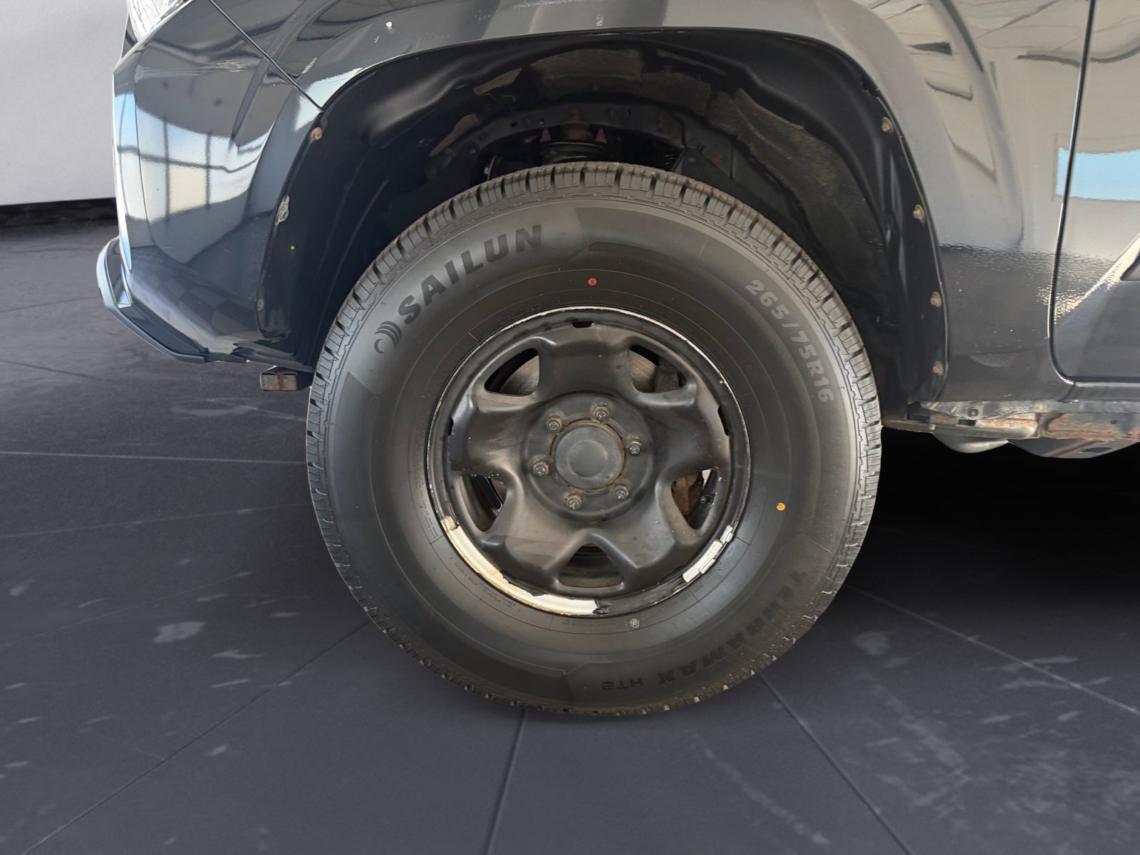 Used 2018 Midnight Black Metallic Toyota SR image 37