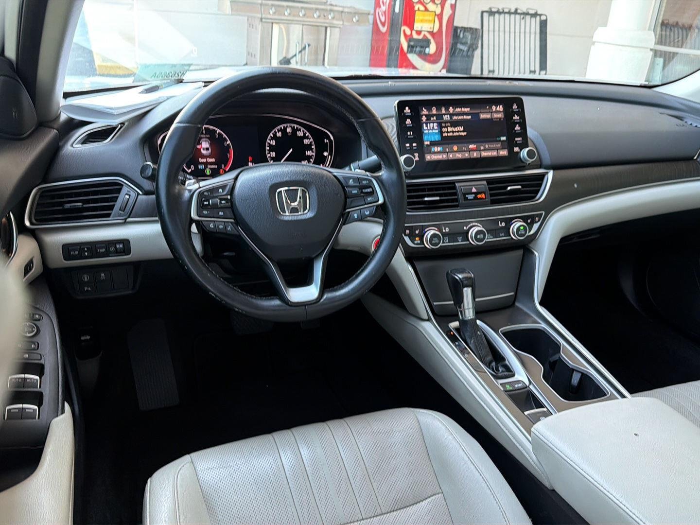 Used 2018 Platinum White Pearl Honda Touring image 18