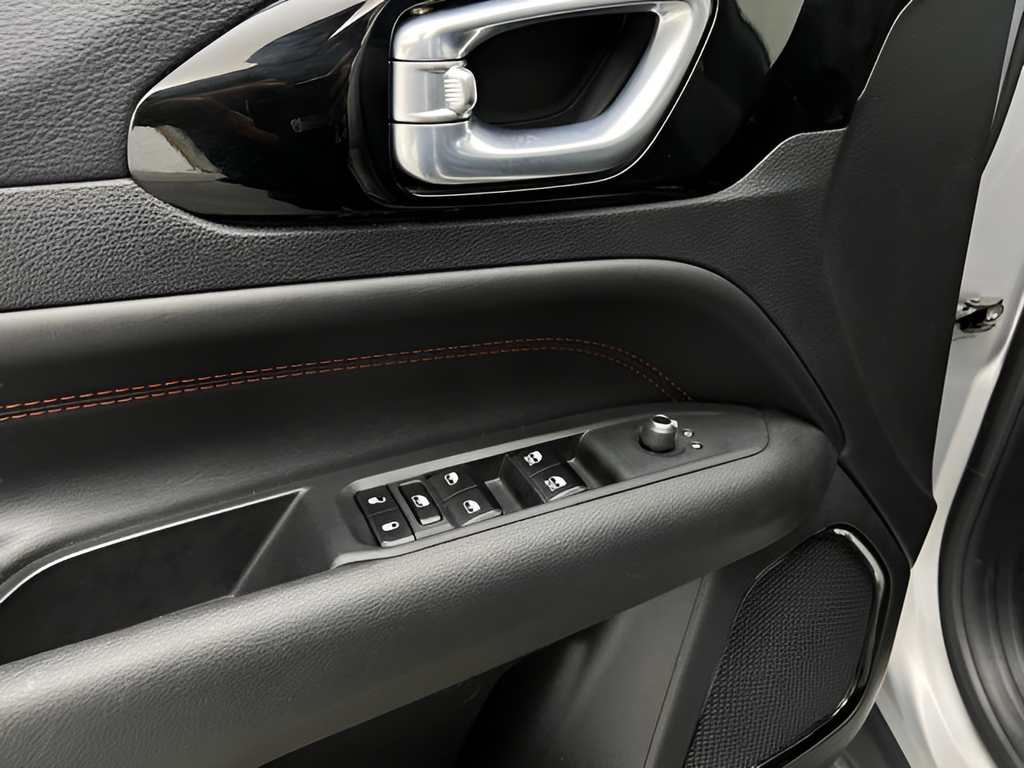Used 2025 Silver Jeep Trailhawk image 37