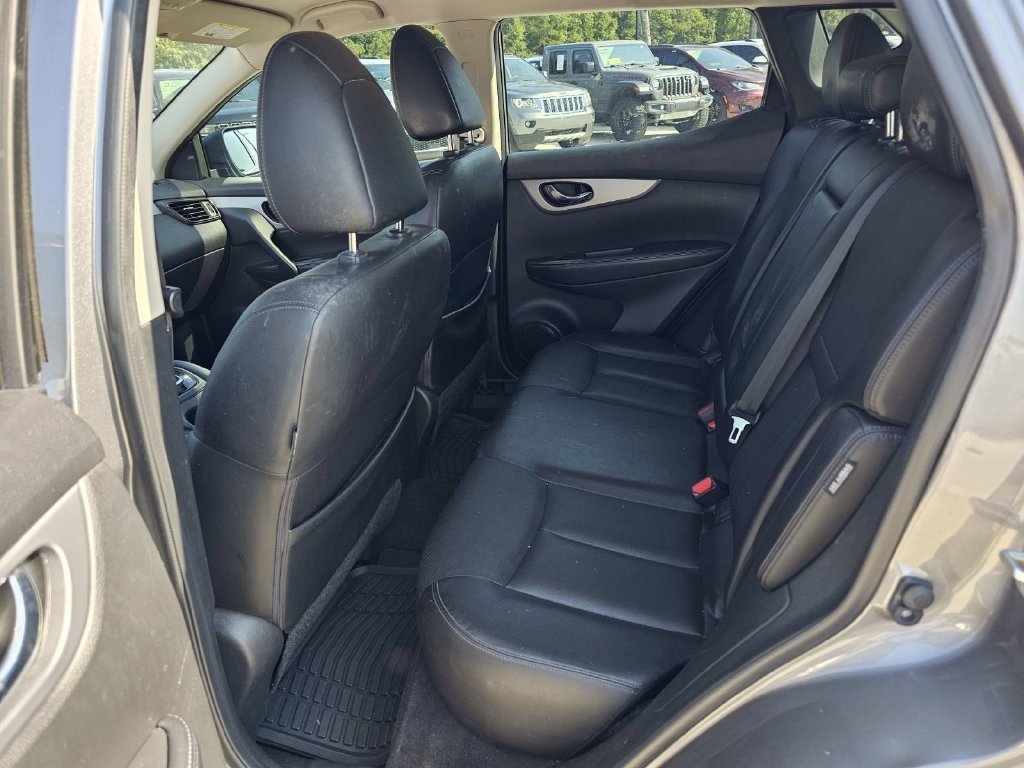 Used 2020 Gray Nissan SL image 39