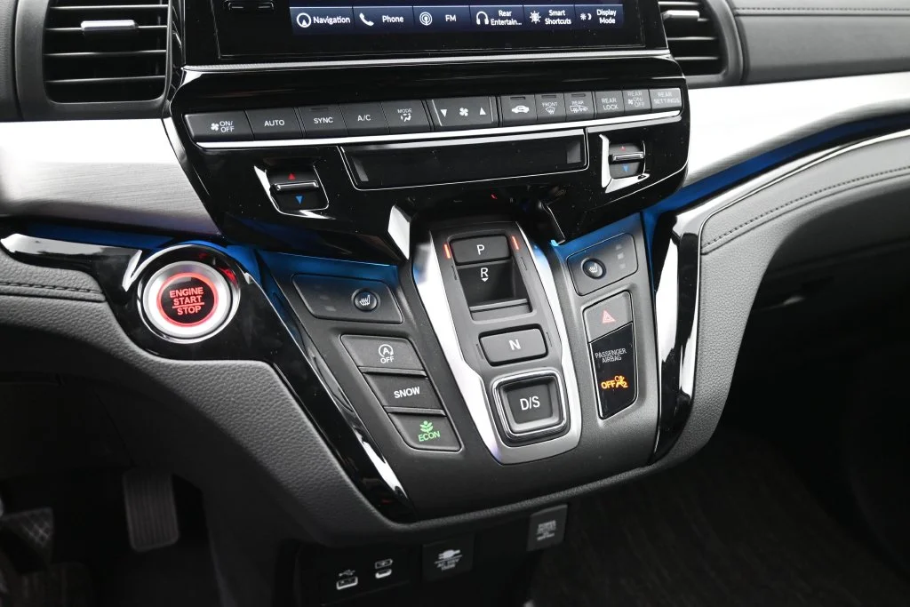 New 2027 Platinum White Pearl Honda Touring image 40