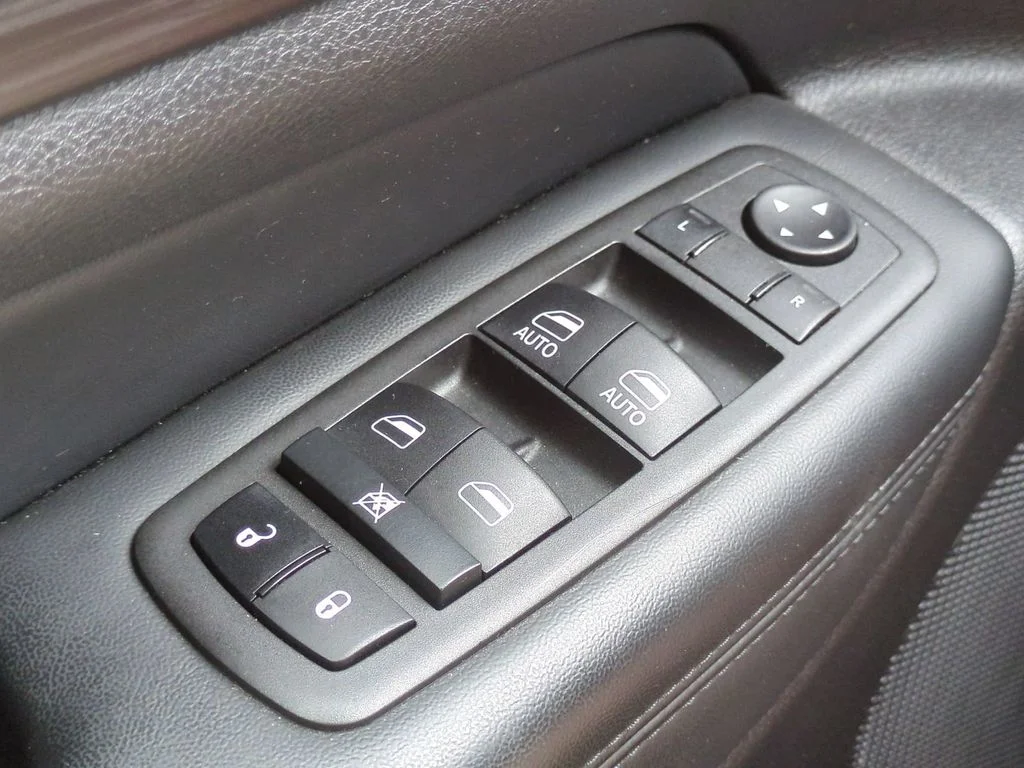 Used 2022 Black Jeep Laredo X image 25