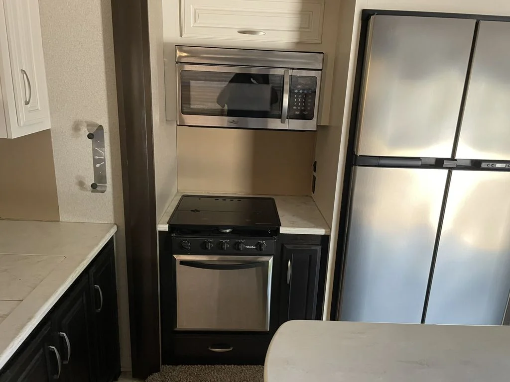 Used 2016  Grand Design Toy Hauler image 22