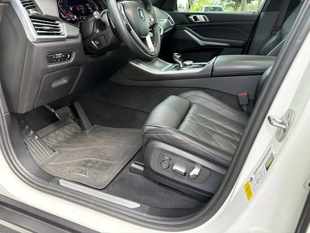 Used 2023 White BMW sDrive40i image 9