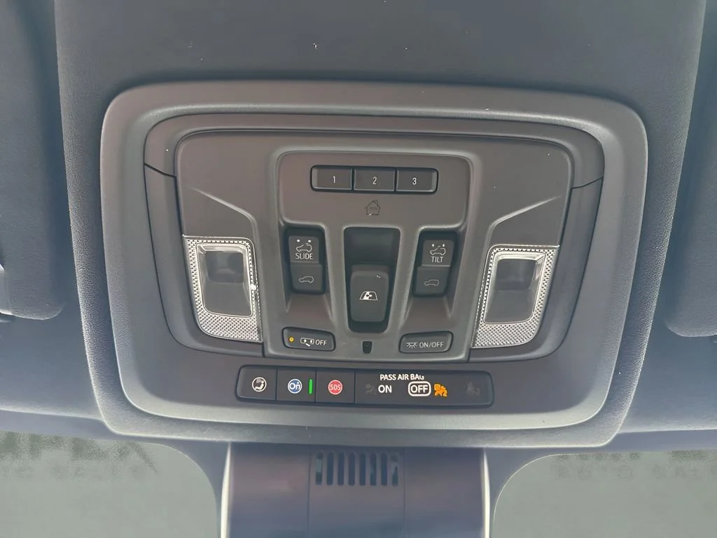 Used 2024 White Frost Tricoat GMC Denali Ultimate image 29