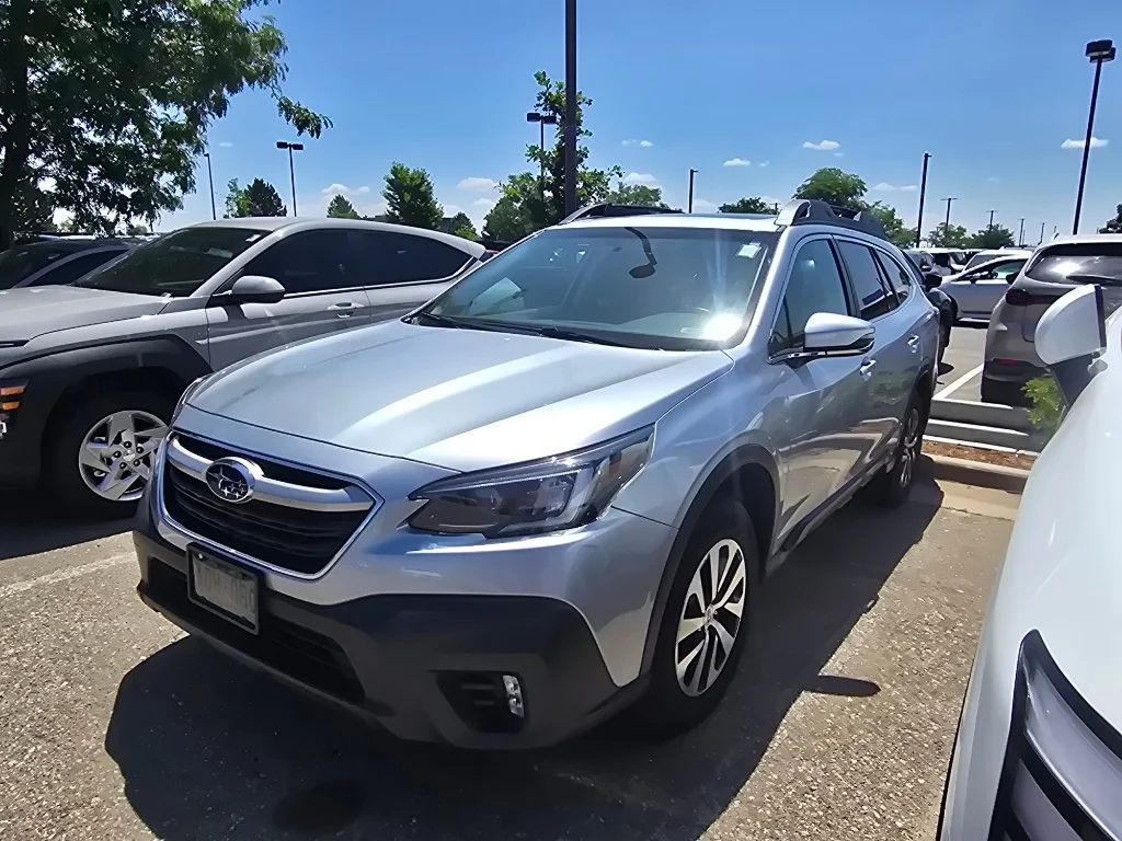 Used 2022 Ice Silver Metallic Subaru Premium image 12