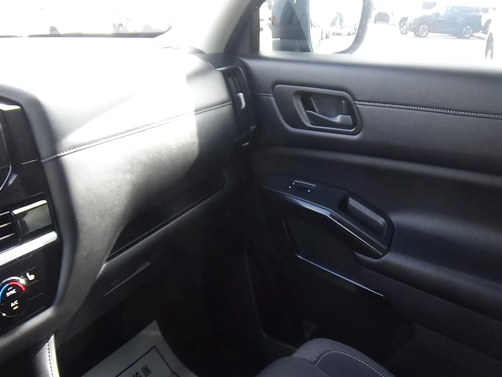 Used 2025 Super Black (kh3) Nissan SV image 25