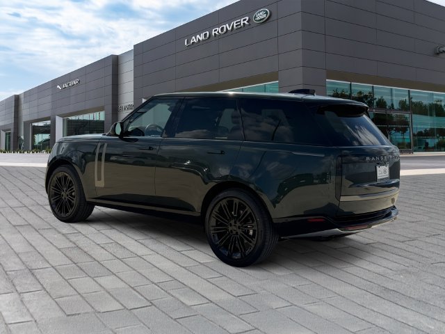 New 2026 Belgravia Green LAND ROVER SE image 3