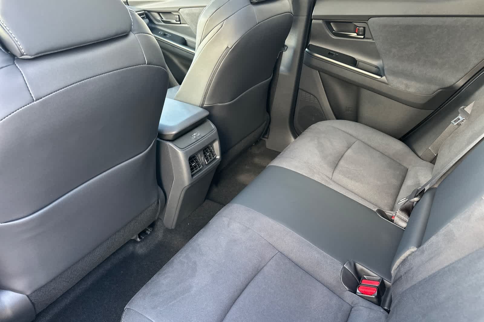 New 2026 Wind Chill Pearl with Midnight Black Metallic roof <sup>1</sup> Toyota  XSE image 12