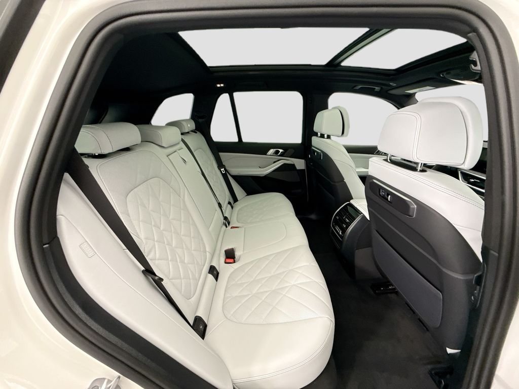 New 2026 Alpine White BMW sDrive40i image 21