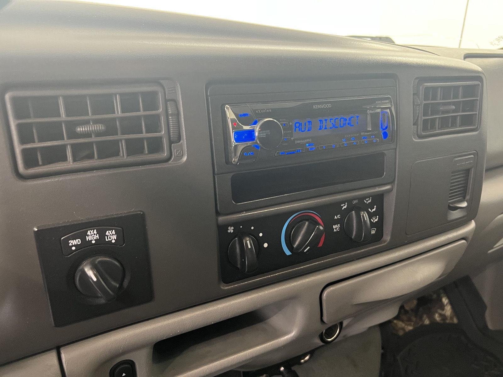Used 2004 Gray Ford XL image 17