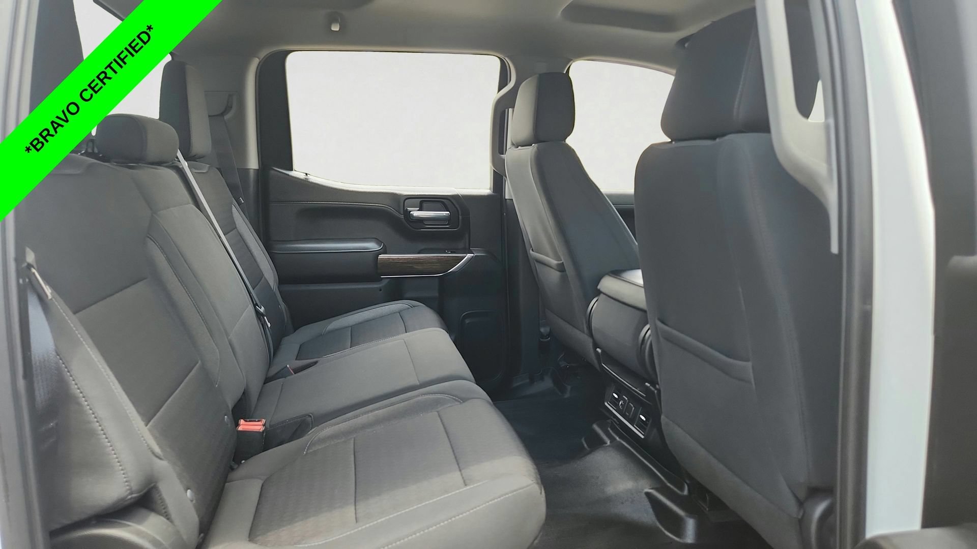 Used 2021 SUMMIT WHITE GMC SLE image 24