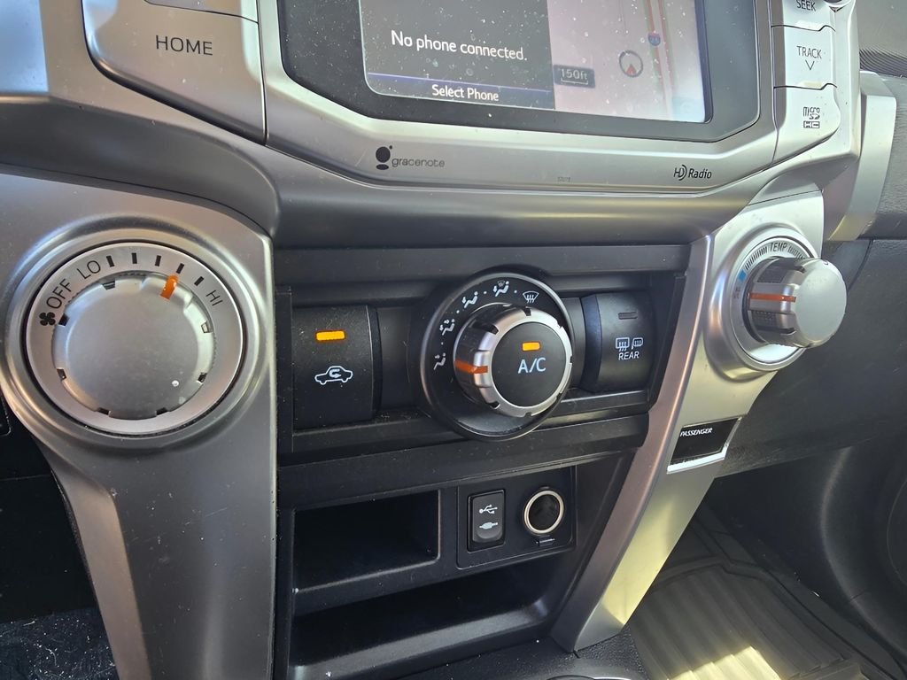 Used 2014 Super White Toyota SR5 image 18