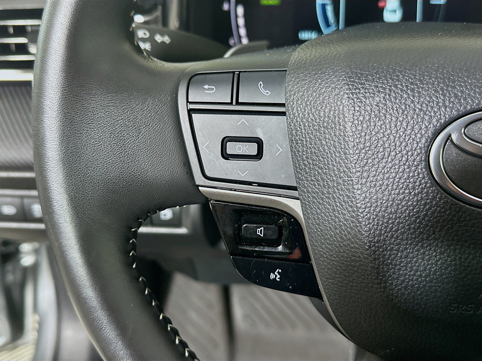 Certified Used 2025 Heavy Metal Toyota SE image 16