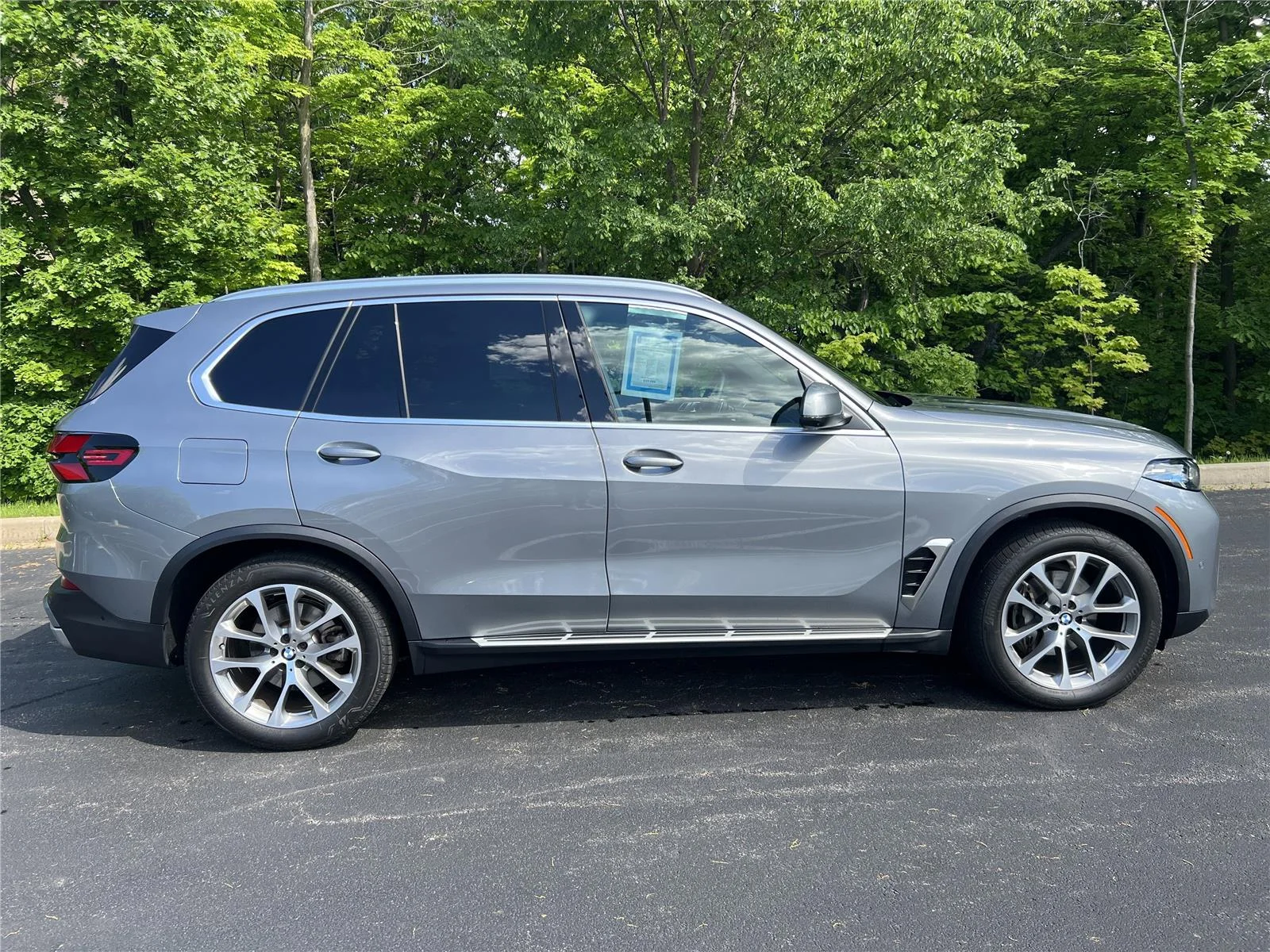 Used 2024 Skyscraper Grey Metallic BMW xDrive40i image 6