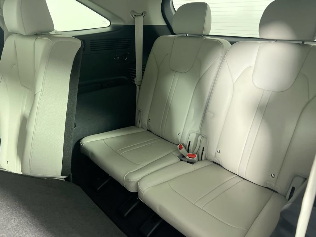 New 2026 Glacial White Pearl Kia S image 27
