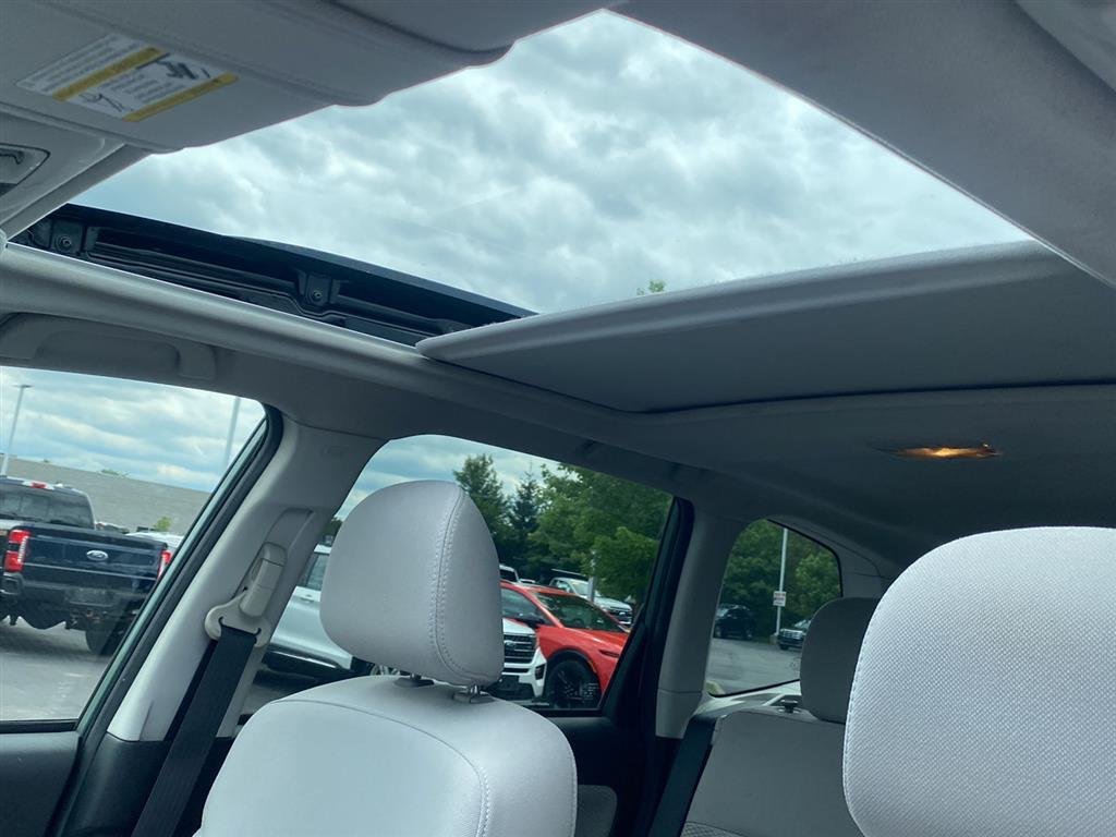 Used 2018 Jasmine Green Metallic Subaru Premium image 5