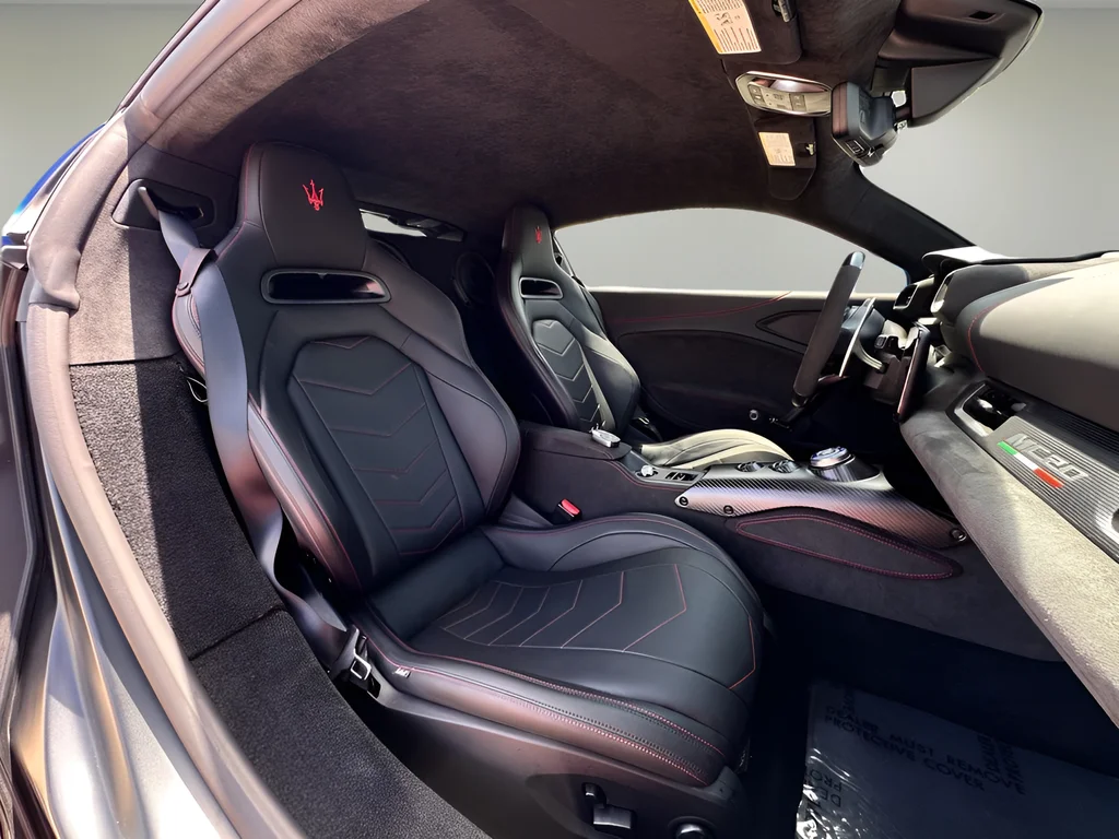 Used 2022 Blue Maserati Base image 23