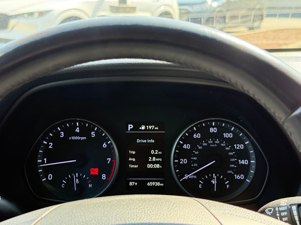 Used 2018 White Hyundai Base image 11