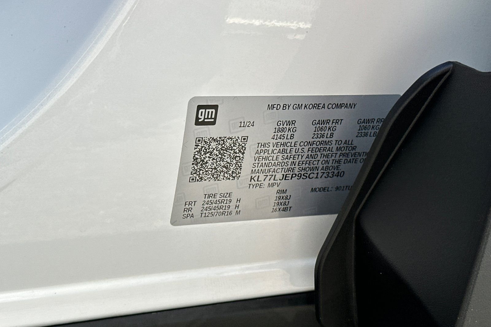 Used 2025 White Chevrolet 2RS image 33