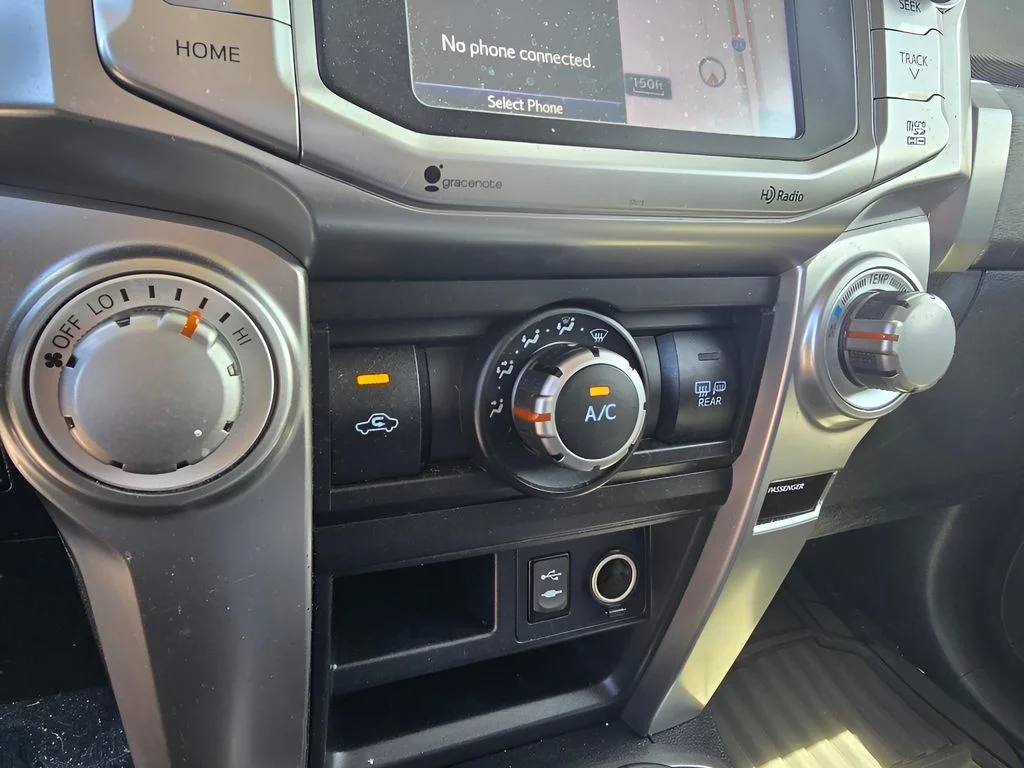 Used 2014 Super White Toyota SR5 image 18