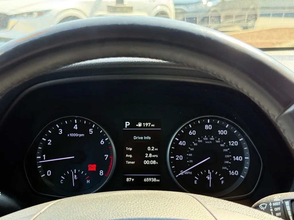 Used 2018 White Hyundai Base image 11