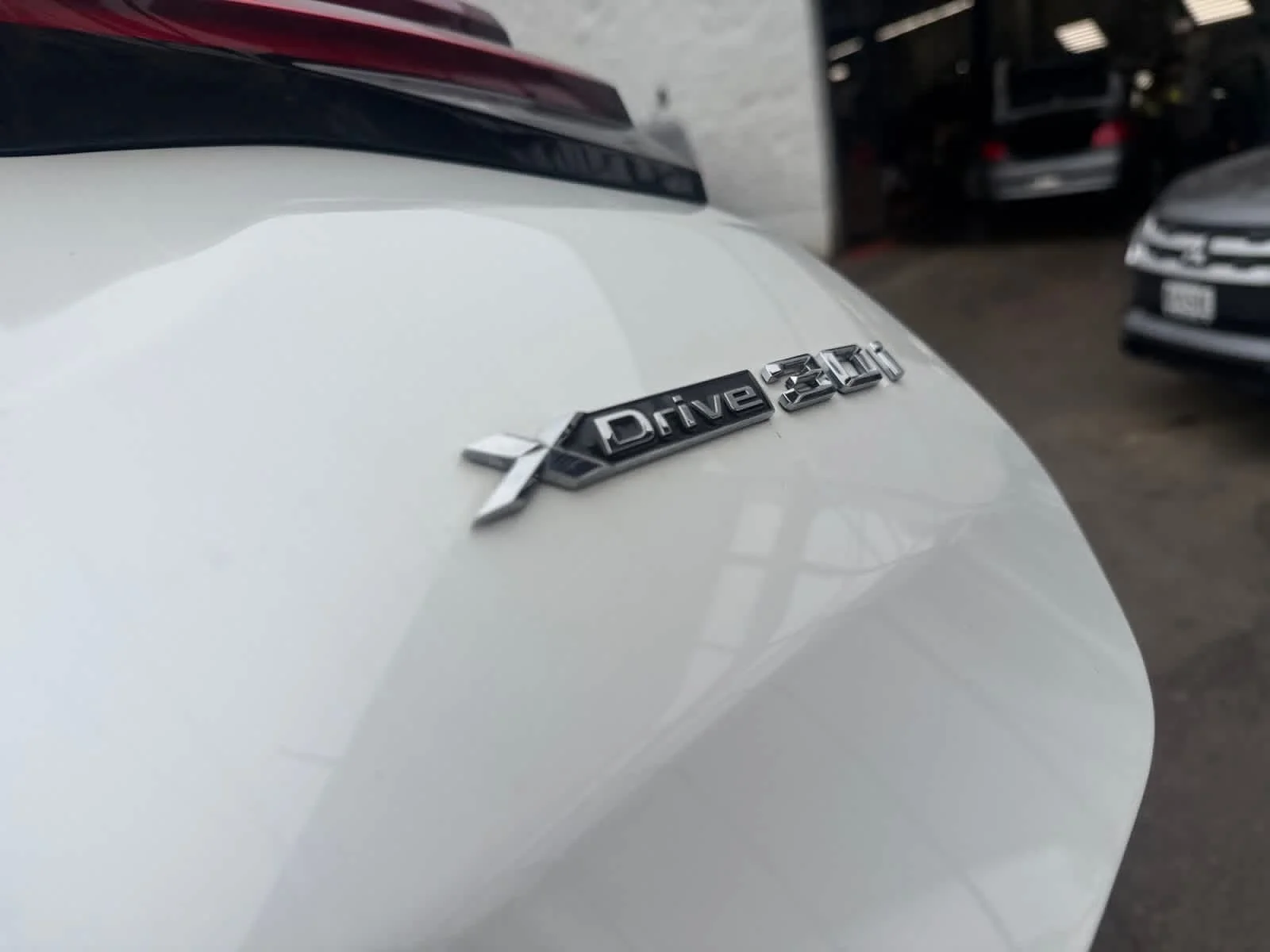 Used 2022 Mineral White Metallic BMW xDrive30i image 27