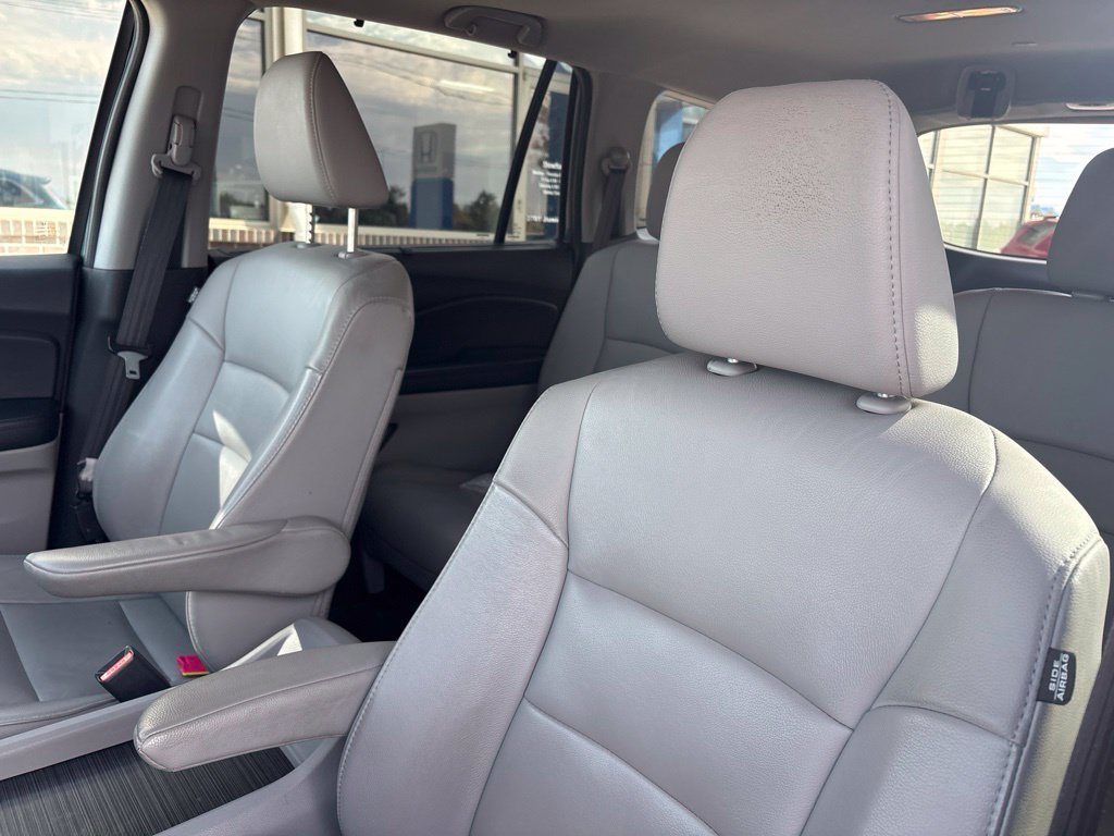 Used 2016 Blue Honda Touring image 12