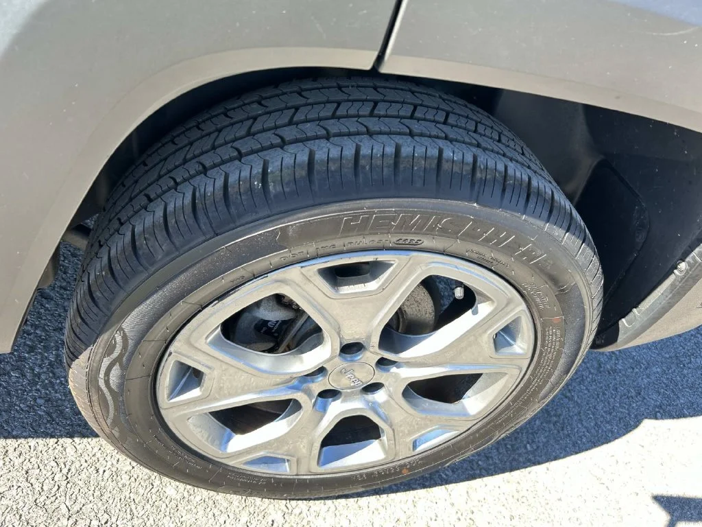 Used 2020 Gray Jeep Limited image 13
