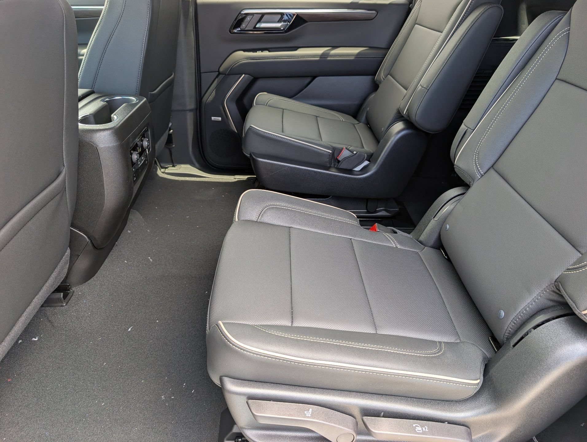 2026 Chevrolet Suburban Premier - Photo 17