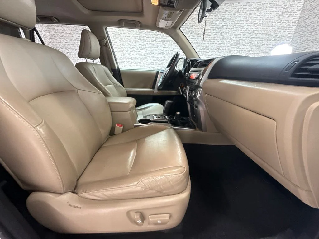Used 2010 Blizzard Pearl Toyota SR5 image 11