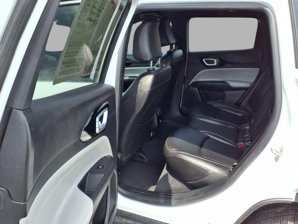 Used 2025 White Jeep Limited image 27