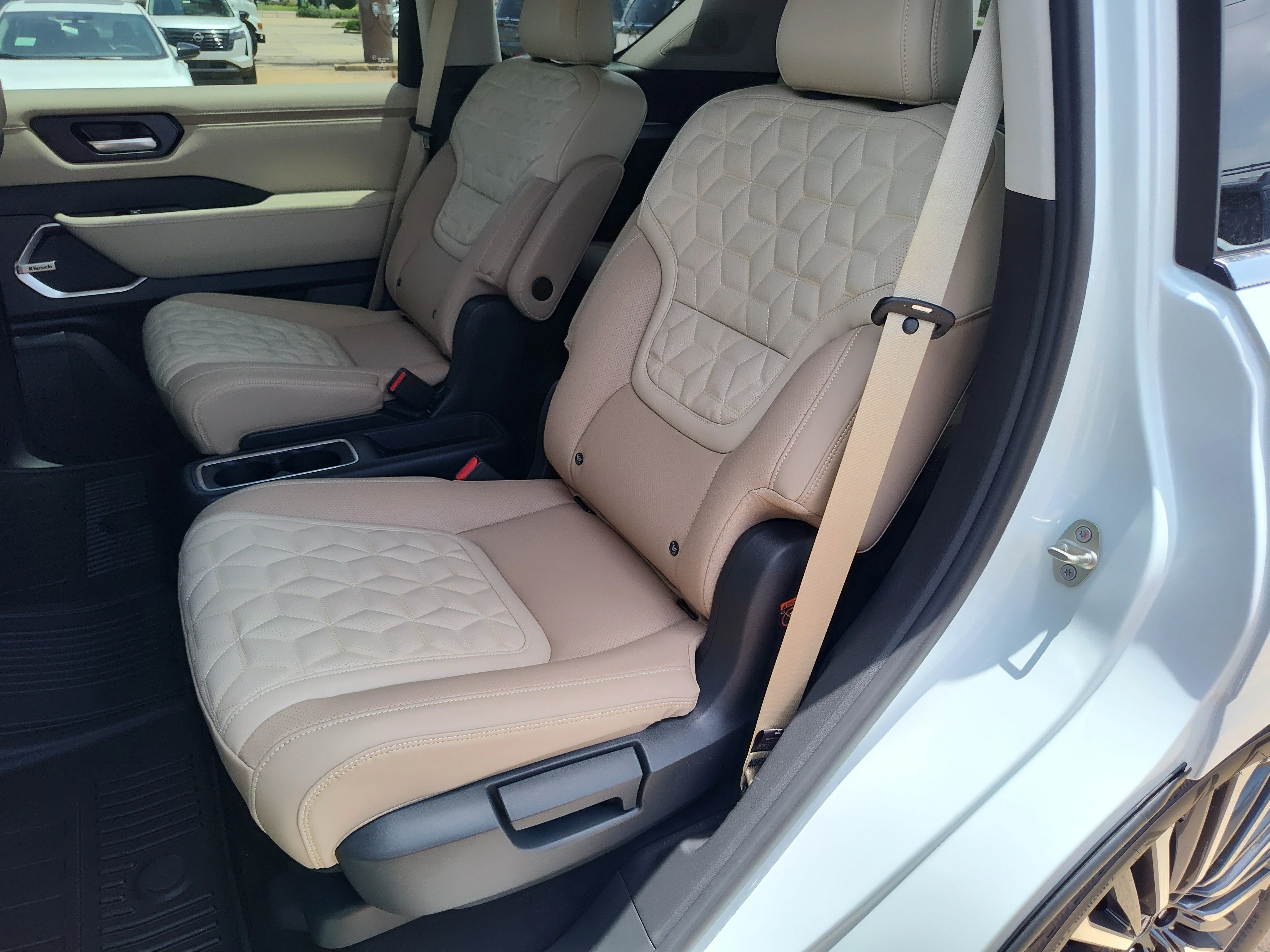 New 2026 Everest White TriCoat / Super Black Two-tone Nissan Platinum Reserve image 15