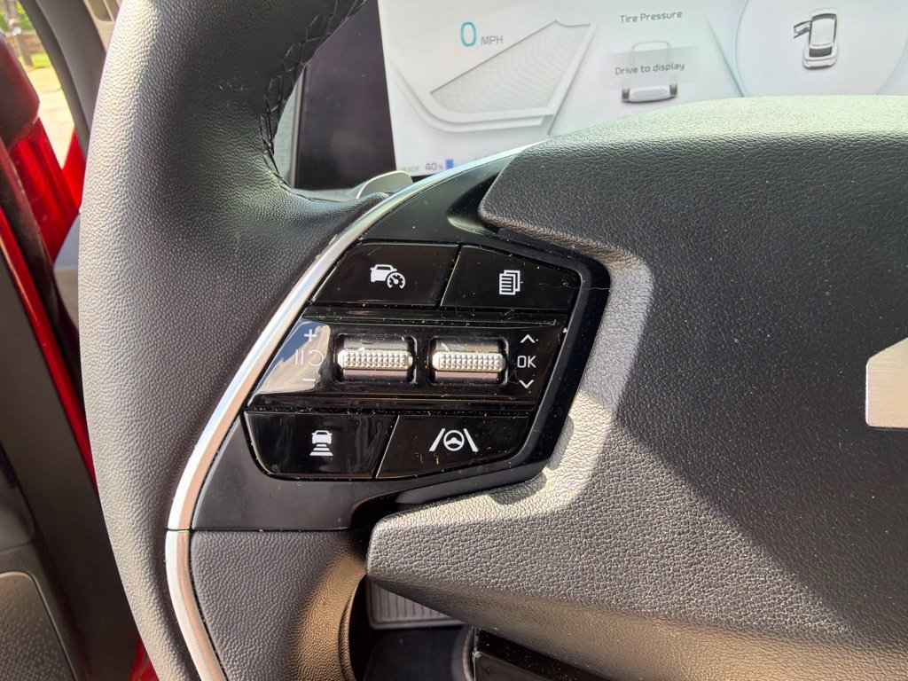 Used 2024 Red Kia Wind image 19