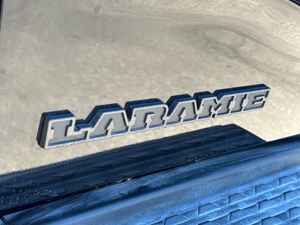 New 2026 Diamond Black Crystal Pearl-Coat Exterior Paint RAM Laramie image 10
