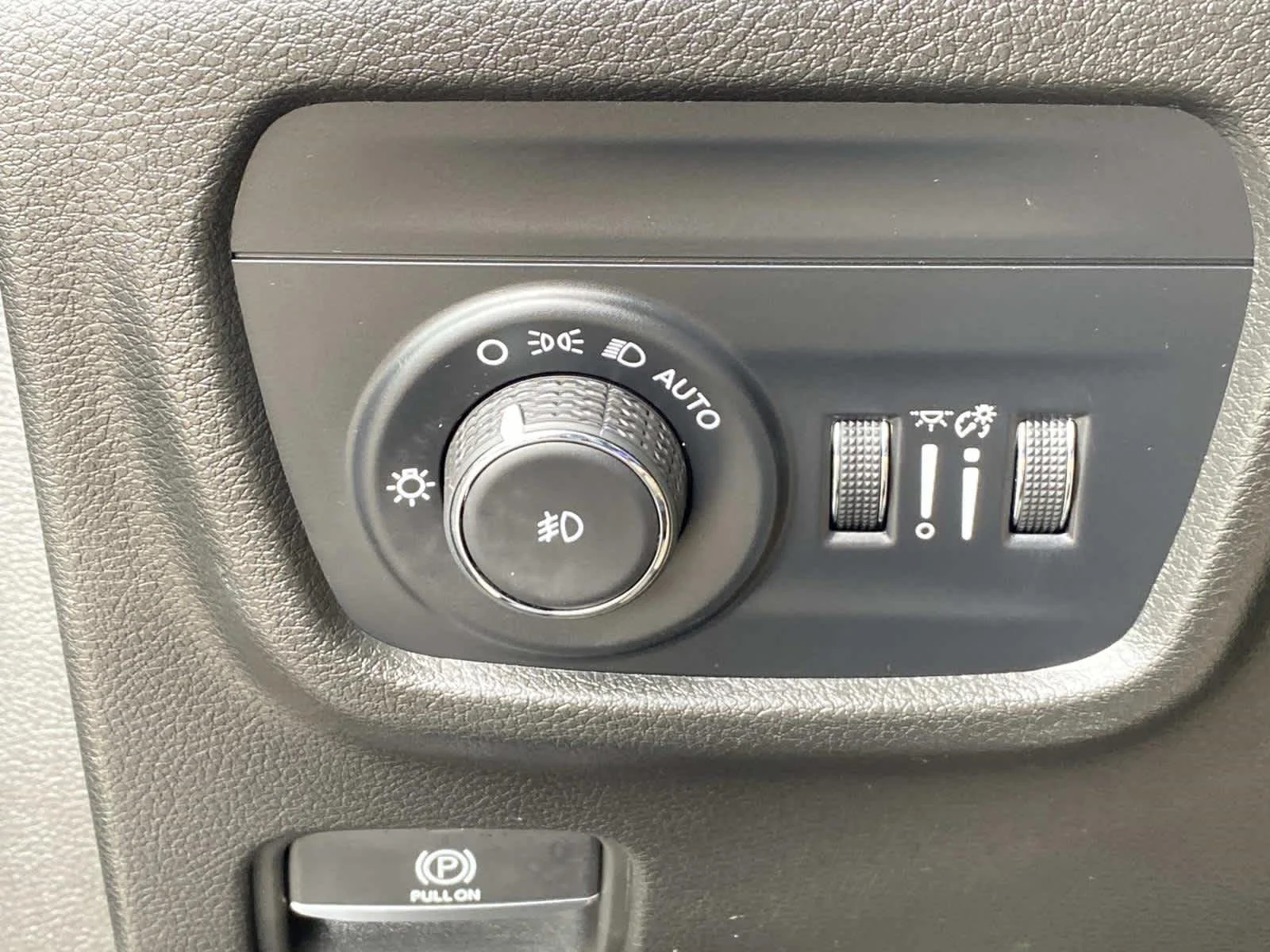 Certified Used 2023 Diamond Black Crystal Pearlcoat Jeep Limited image 21
