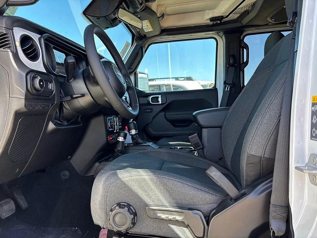 New 2026 Bright White Clear Coat Jeep 4-Door Willys 4x4 image 9