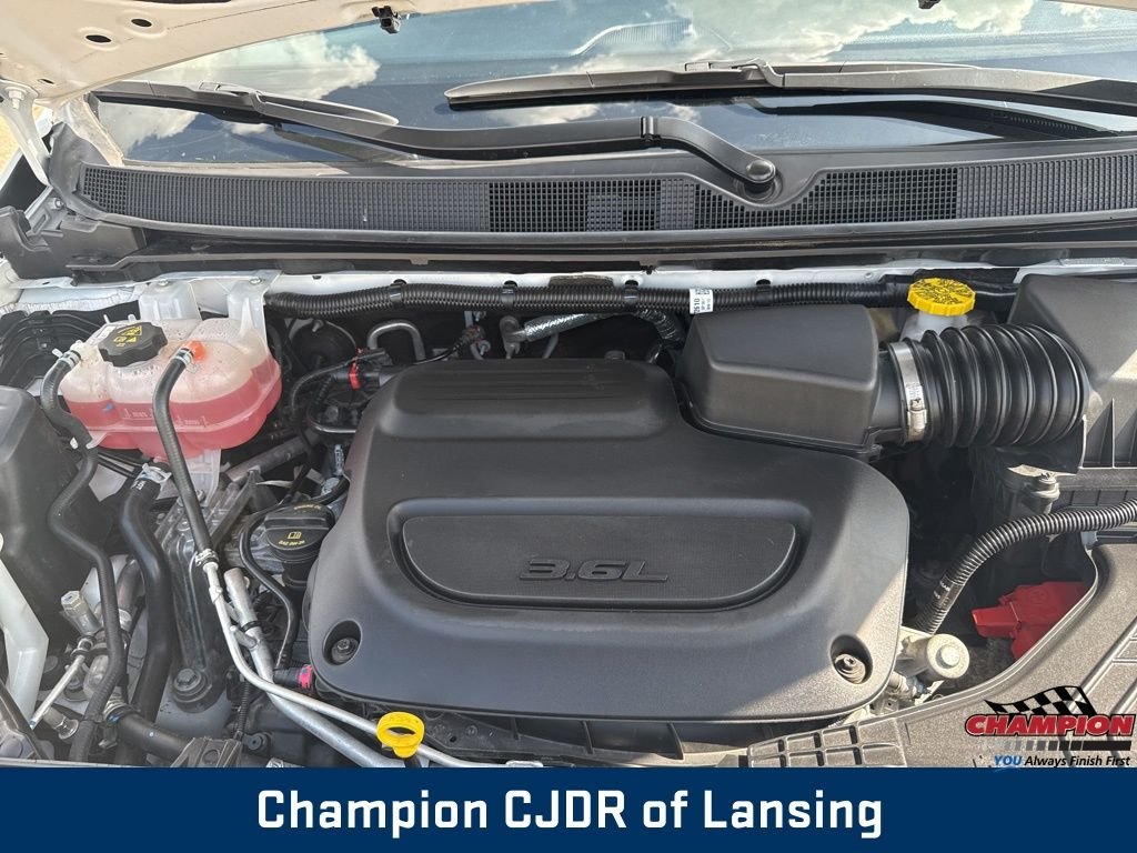Used 2025 White Chrysler Limited image 37