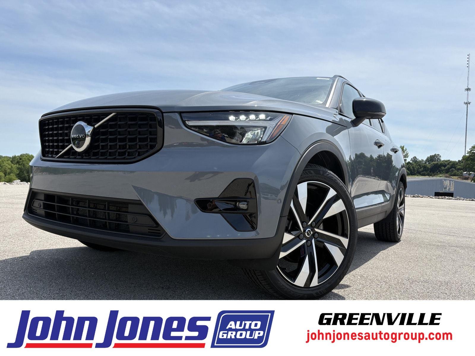 Used 2023 Thunder Grey Metallic Volvo Plus Dark Theme image 1