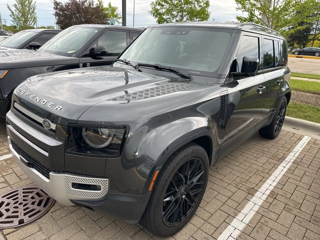 2024 Land Rover Defender 110 S P400's photo
