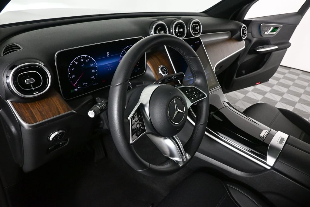 Certified Used 2026  Mercedes-Benz GLC 300 image 6