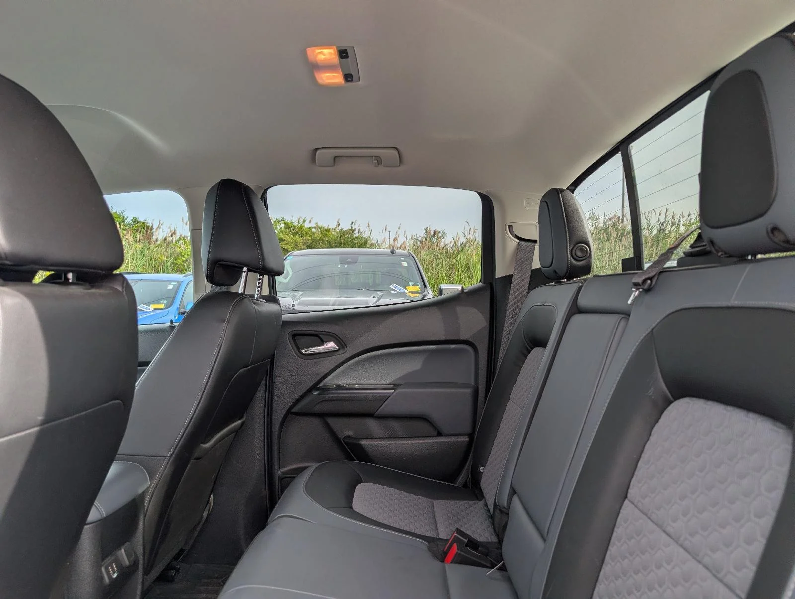 Used 2022 Summit White Chevrolet 4WD Z71 image 8