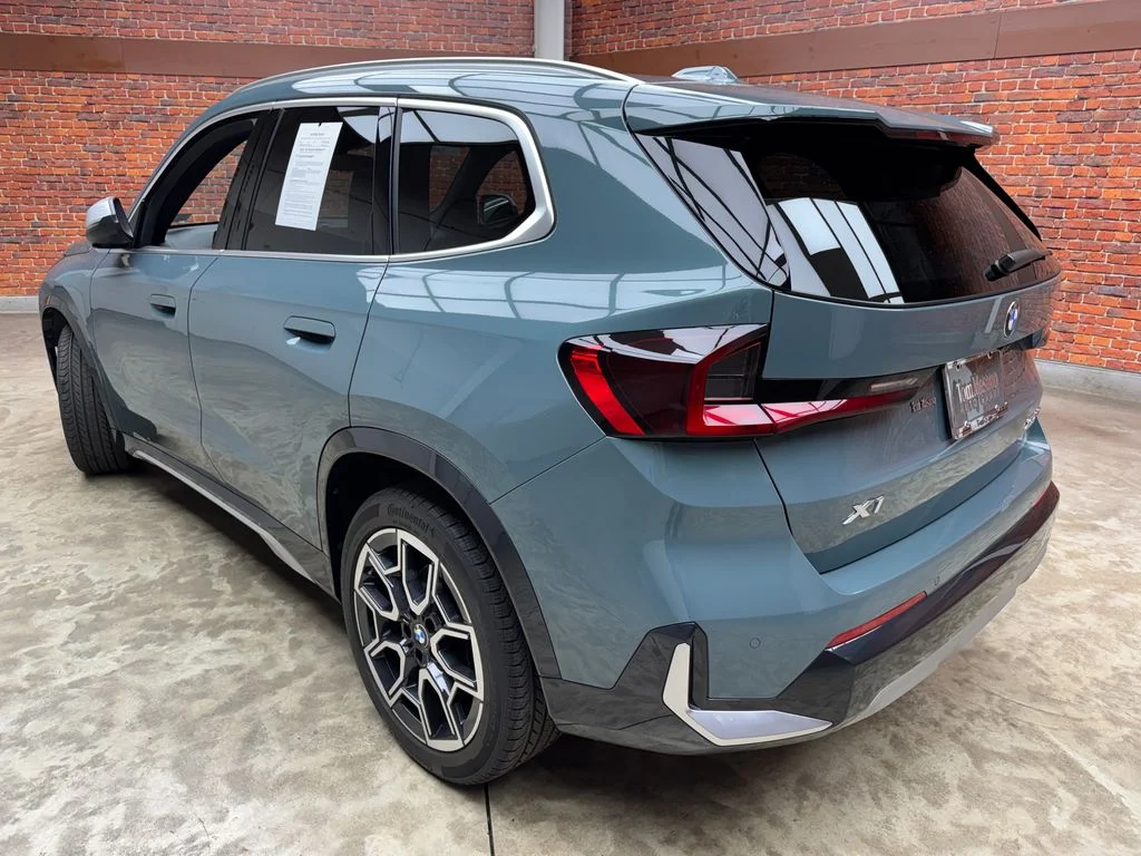 Used 2024 Green BMW xDrive28i image 2