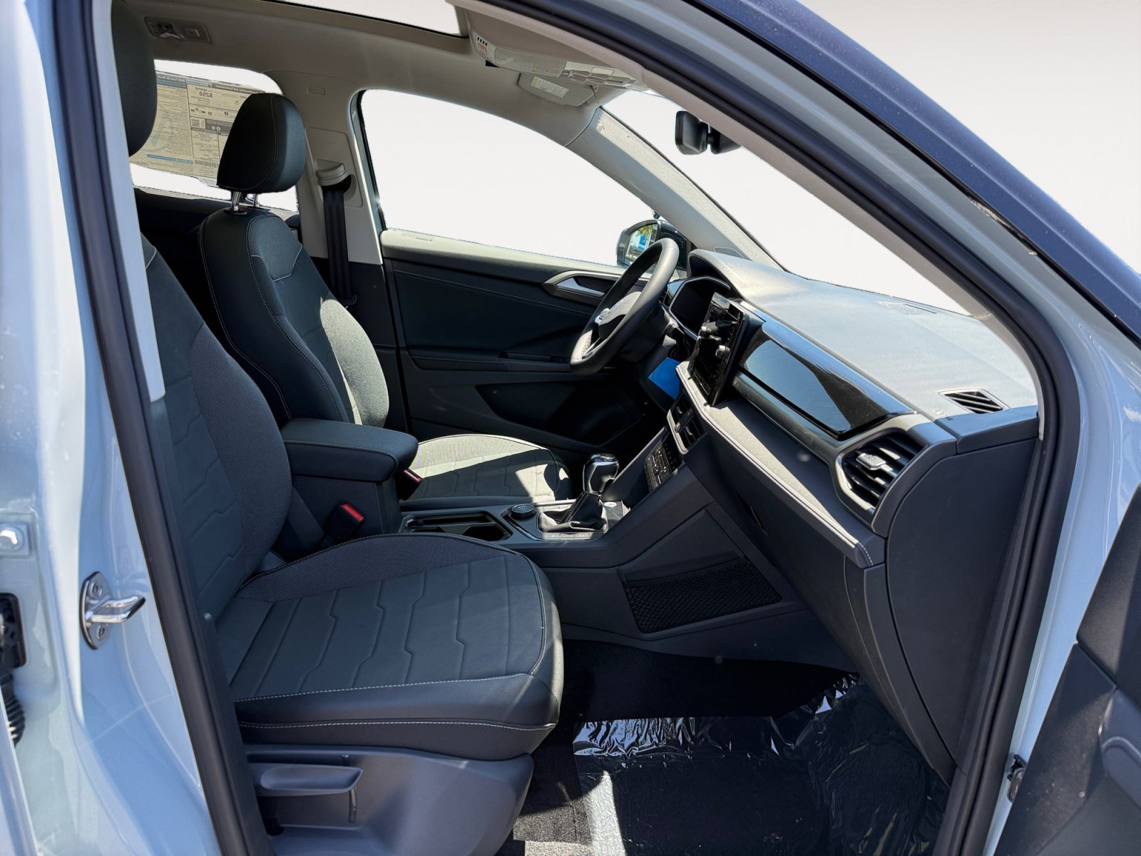New 2026 Monument Gray W/Deep Black Roof Volkswagen SE Black image 19