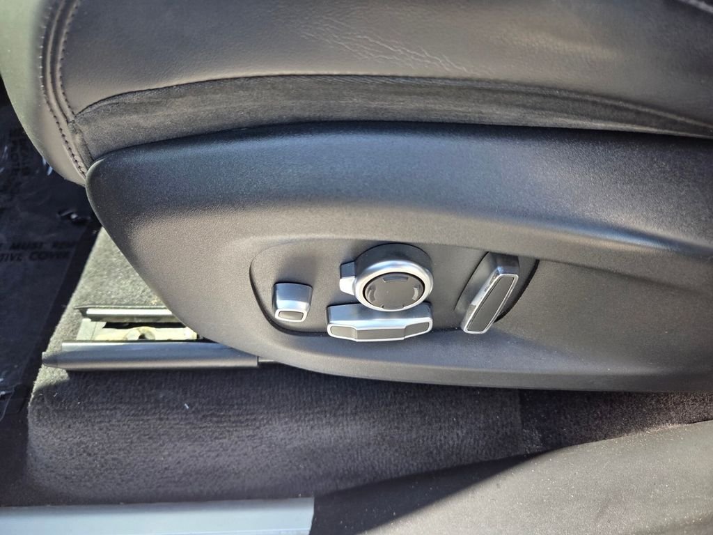 Used 2019 Gray Land Rover SVR image 4