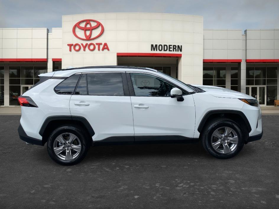 Used 2022 White Toyota XLE image 4